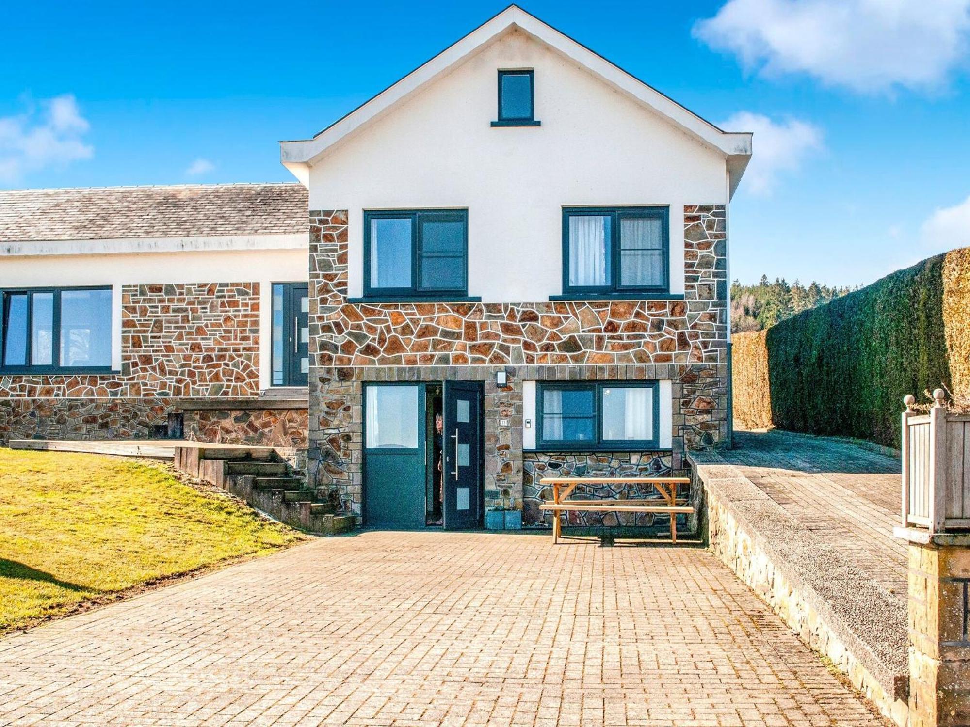 Sophisticated Holiday Home In Lierneux Near Forest Екстериор снимка