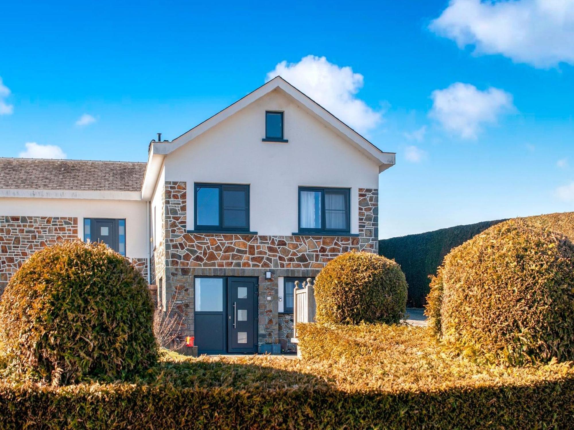 Sophisticated Holiday Home In Lierneux Near Forest Екстериор снимка