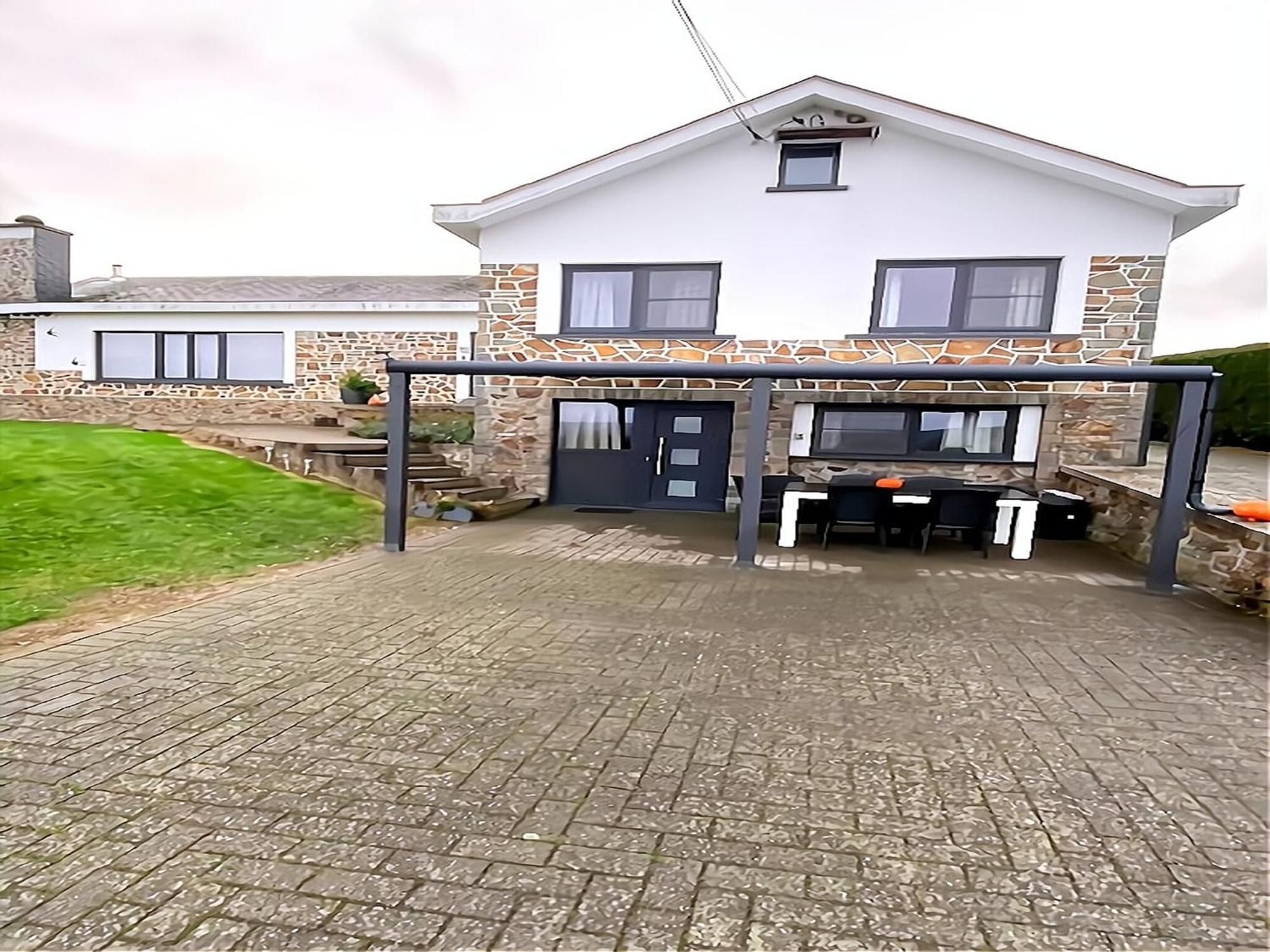 Sophisticated Holiday Home In Lierneux Near Forest Екстериор снимка